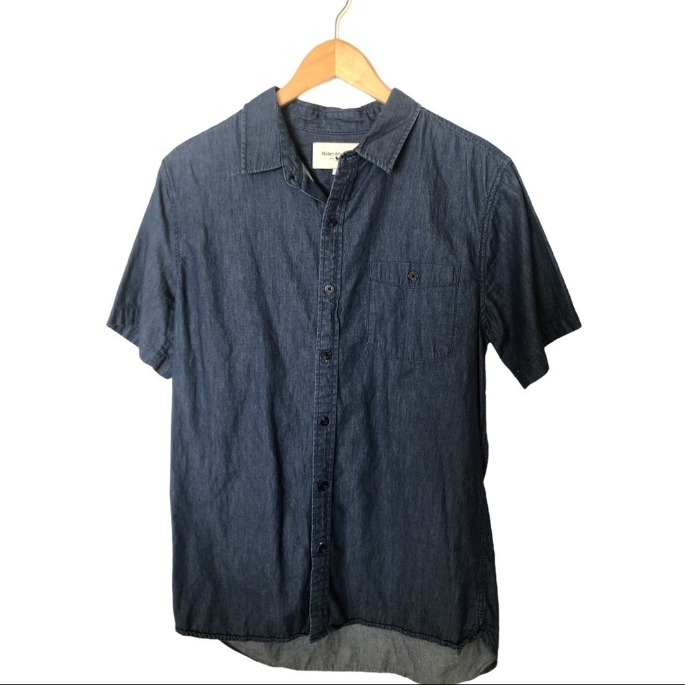 Women’s light Denim Button up Shirt Size M